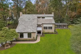 11000 Oakton Woods Way, Oakton, VA 22124 - Photo 1