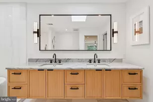 11000 Oakton Woods Way, Oakton, VA 22124 - Photo 47