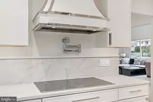 11000 Oakton Woods Way, Oakton, VA 22124 - Photo 31