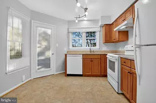 11116 Beaver Trail Ct, Reston, VA 20191 - Photo 3