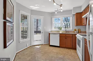 11116 Beaver Trail Ct, Reston, VA 20191 - Photo 9