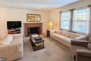 9921 Woodrow St, Vienna, VA 22181 - Photo 5
