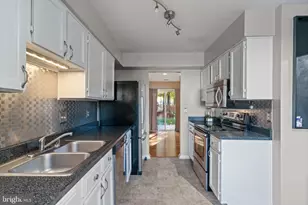 14855 Lynhodge Ct, Centreville, VA 20120 - Photo 9