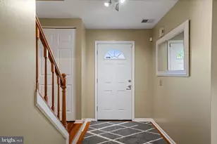 14855 Lynhodge Ct, Centreville, VA 20120 - Photo 3