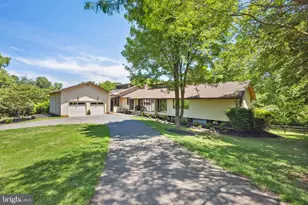 9341 Cornwell Farm Dr, Great Falls, VA 22066 - Photo 11