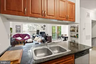 12128 Garden Ridge Ln, Fairfax, VA 22030 - Photo 5