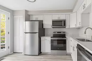 2838 Raymond Ct, Falls Church, VA 22042 - Photo 3