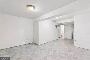 8277 Crestmont Cir, Springfield, VA 22153 - Photo 19