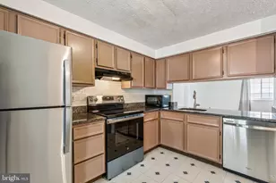 8277 Crestmont Cir, Springfield, VA 22153 - Photo 3