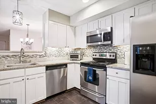 3801 Ridge Knoll Ct, Fairfax, VA 22033 - Photo 3