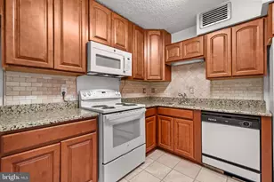 1800 Old Meadow Rd, McLean, VA 22102 - Photo 11