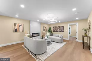 10333 Hickory Forest Dr, Oakton, VA 22124 - Photo 9