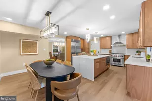 10333 Hickory Forest Dr, Oakton, VA 22124 - Photo 7