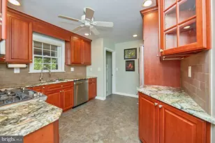 3032 Crane Dr, Falls Church, VA 22042 - Photo 11