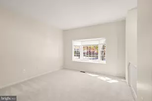 8205 Cedar Landing Ct, Alexandria, VA 22306 - Photo 9