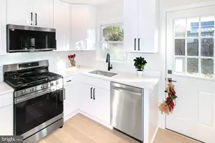 5716 Tremont Ct, Alexandria, VA 22303 - Photo 9