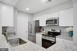 7711 Lafayette Forest Dr, Annandale, VA 22003 - Photo 5