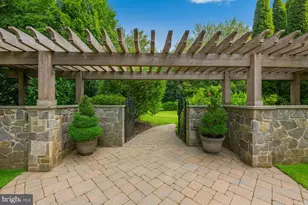 8305 Fox Haven Dr, McLean, VA 22102 - Photo 5