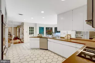 8801 Lynnhurst Dr, Fairfax, VA 22031 - Photo 15