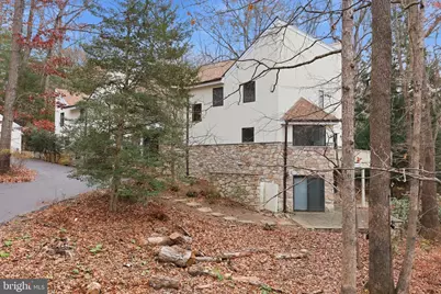 10701 Sycamore Springs Lane, Great Falls, VA 22066 - Photo 11
