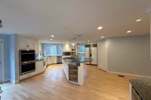 10701 Sycamore Springs Ln, Great Falls, VA 22066 - Photo 9