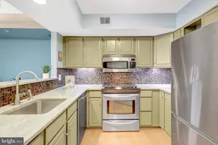 1334 Garden Wall Cir, Reston, VA 20194 - Photo 5