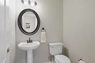 904 Locust St, Herndon, VA 20170 - Photo 23