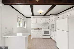 1412 Patrick Cir SW, Vienna, VA 22180 - Photo 3