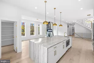 719 Meadow Ln SW, Vienna, VA 22180 - Photo 9