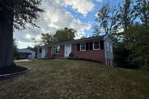 8600 Kentford Dr, Springfield, VA 22152 - Photo 43