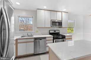 8600 Kentford Dr, Springfield, VA 22152 - Photo 15