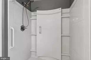 6307 Cottonwood Dr, Alexandria, VA 22310 - Photo 17