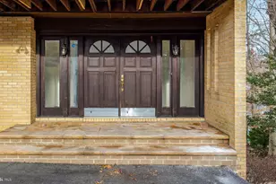 6220 Lakeview Dr, Falls Church, VA 22041 - Photo 5