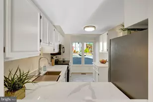 11200 Silentwood Ln, Reston, VA 20191 - Photo 13