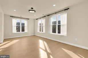 9555 Saintsbury Dr, Fairfax, VA 22031 - Photo 15