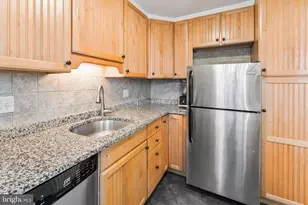 6715 W Wakefield Dr, Alexandria, VA 22307 - Photo 15