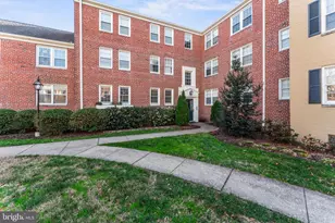 6715 W Wakefield Dr, Alexandria, VA 22307 - Photo 3