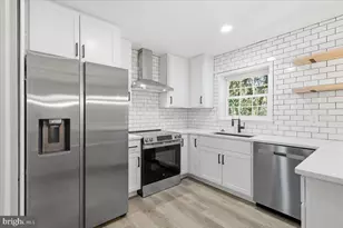 5714 Mason Bluff Dr, Burke, VA 22015 - Photo 3