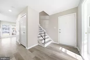 10360 Hampshire Green Ave, Fairfax, VA 22032 - Photo 11