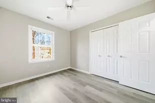 10360 Hampshire Green Ave, Fairfax, VA 22032 - Photo 15