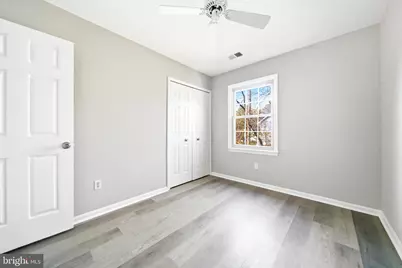 10360 Hampshire Green Avenue, Fairfax, VA 22032 - Photo 13