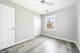 10360 Hampshire Green Ave, Fairfax, VA 22032 - Photo 13