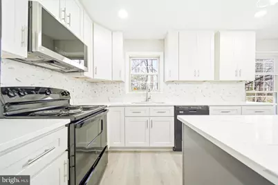 10360 Hampshire Green Avenue, Fairfax, VA 22032 - Photo 5