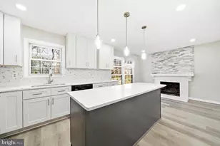 10360 Hampshire Green Ave, Fairfax, VA 22032 - Photo 3