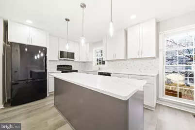 10360 Hampshire Green Avenue, Fairfax, VA 22032 - Photo 7