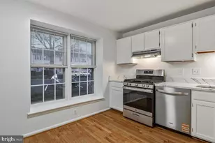 7865 Parthian Ct, Springfield, VA 22153 - Photo 9