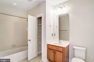 9523 Bastille St, Fairfax, VA 22031 - Photo 51