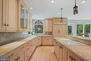 951 Captain Hickory Dr, Great Falls, VA 22066 - Photo 13