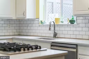 13082 Park Crescent Cir, Herndon, VA 20171 - Photo 27