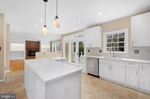 9849 S Park Cir, Fairfax Station, VA 22039 - Photo 7